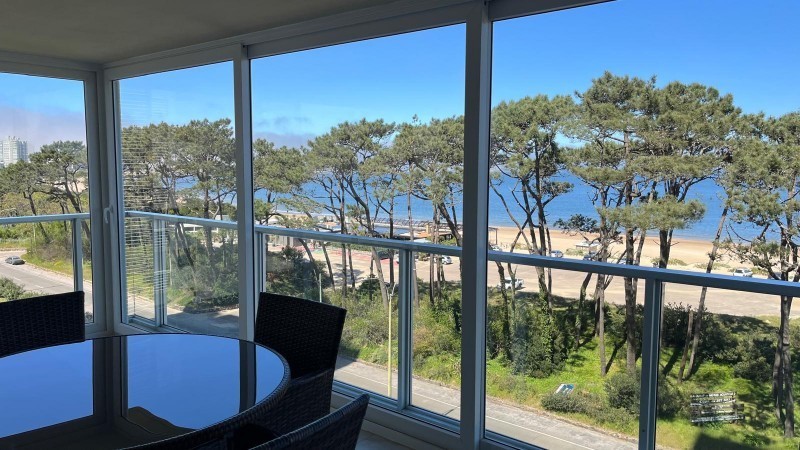 Departamento en venta en edificio primera línea